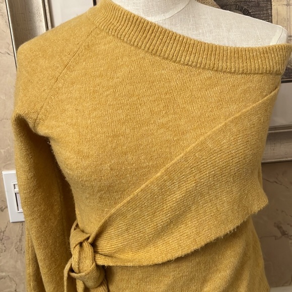 Nanushka One Sleeve Asymmetric shoulder with tie sweater Size Small - Picture 2 of 4
